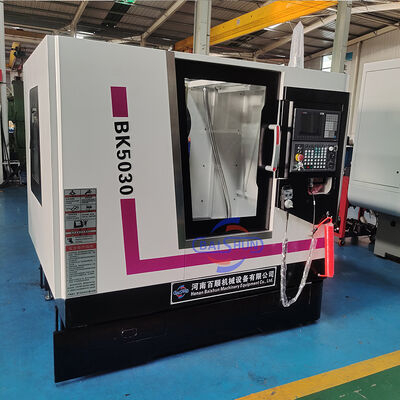 BK5040 CNC Yiv Açma Makinesi Uzun Ram Stroku Servo Motor Tahrikli Hassas Vidalı Metal Yiv Açma Ekipmanı